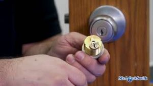 How-to-Remove-a-Lori-Single-Cylinder-Deadbolt-canada
